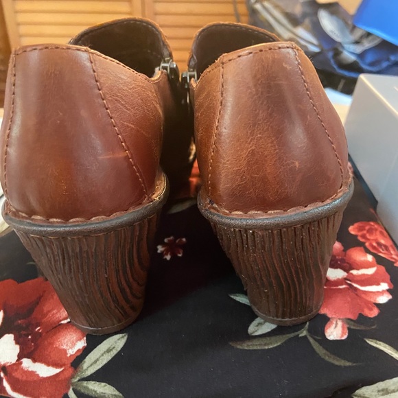 Born Clogs! Women’s 8.5 - Picture 4 of 10